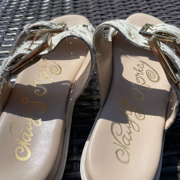 Naughty Monkey slide sandals Excellent used condition! 8.5 worn only 2 times. - Picture 6 of 13